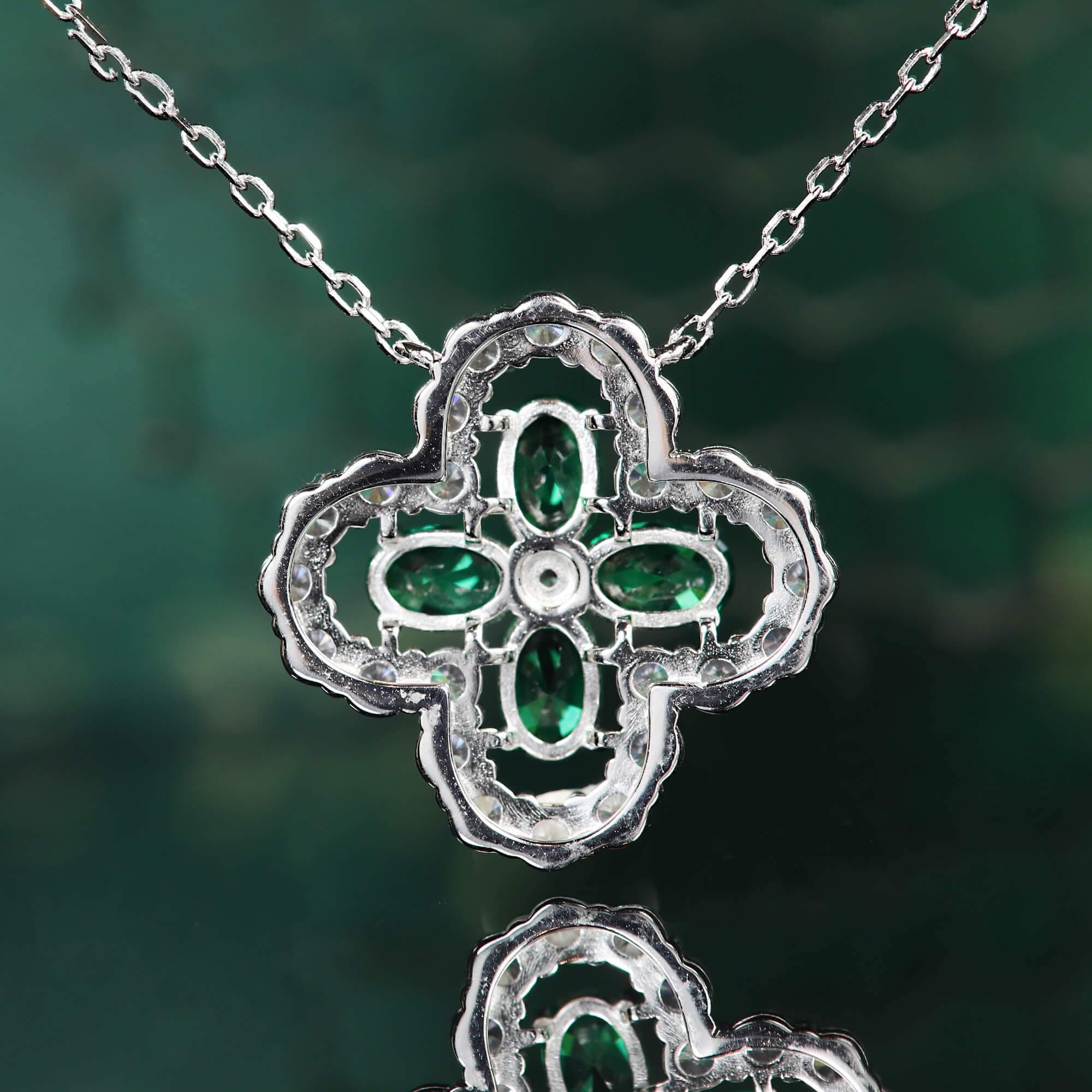 Luxury Clover Green Crystal Pendant Four Leaf Flower Necklace - Rose Gold  at Rs 210/piece | New Delhi| ID: 2851570109162